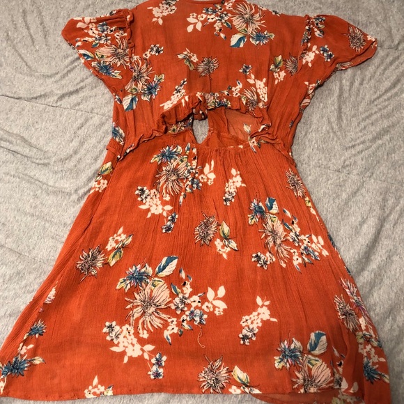 Beautiful Short Summer Dress - Picture 4 of 4